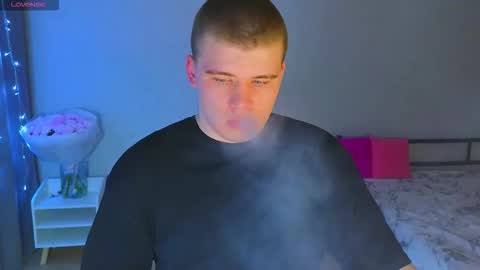 Snapshot of kittenmur chatting on 10/20/25, 12:16 Vlad online show from 10/20/25, 12:16