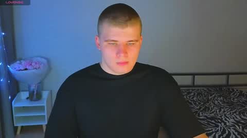 Snapshot of kittenmur chatting on 10/30/25, 05:57 Vlad online show from 10/30/25, 05:57