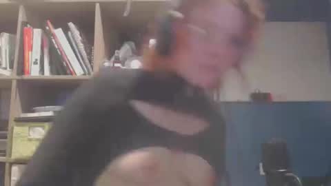 kittennervous online show from 10/20/25, 01:06