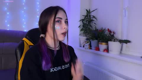 Snapshot of kittie_bear chatting on 10/25/25, 04:46 Veronica online show from 10/25/25, 04:46