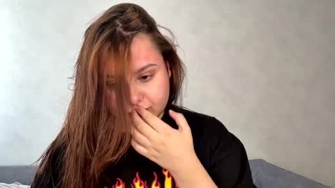 Ellaiza online show from 04/23/26, 10:47