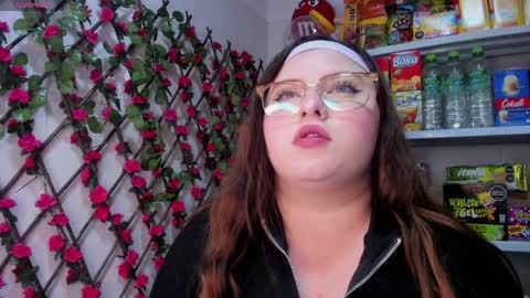 Snapshot of kitty__pinnk chatting on 05/05/26, 07:55 KAROL online show from 05/05/26, 07:55