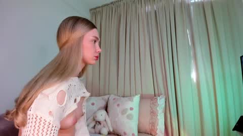 sophie online show from 11/21/25, 04:38