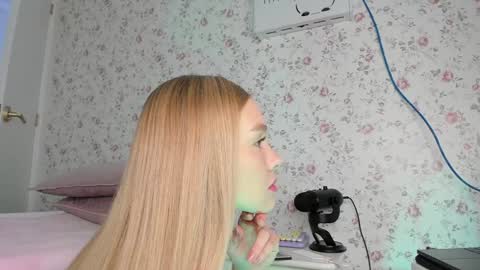 sophie online show from 02/06/26, 05:27