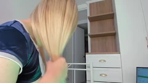 sophie online show from 03/10/26, 06:13