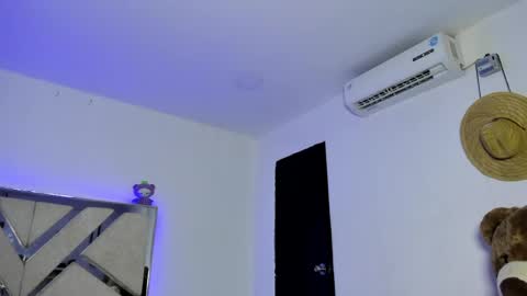 kitty_and_masterboyy online show from 04/19/26, 01:38