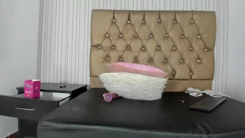 kitty eloays online show from 04/30/26, 08:57