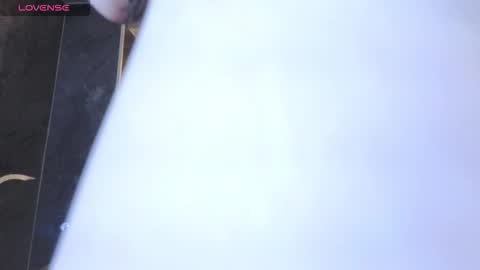 kitty_fox_b online show from 10/20/25, 01:00