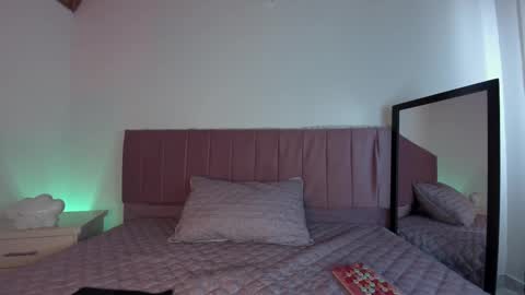 kitty_kryss online show from 09/15/25, 01:44