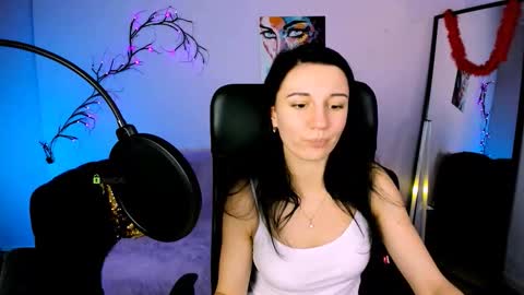 Snapshot of kitty_layy chatting on 11/14/25, 01:32 kitty online show from 11/14/25, 01:32