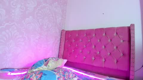 Snapshot of kitty_nicolle chatting on 12/10/24, 04:27 kitty_nicolle online show from 12/10/24, 04:27