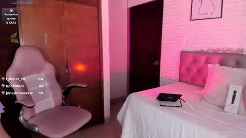 Snapshot of kitty_pam chatting on 01/17/26, 11:37 Kitty online show from 01/17/26, 11:37