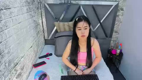 Snapshot of kitty_small69 chatting on 05/06/26, 01:27 kitty_small69 online show from 05/06/26, 01:27