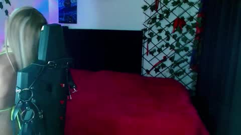 Snapshot of kitty_vaal chatting on 10/31/25, 02:45 kitty_vaal online show from 10/31/25, 02:45