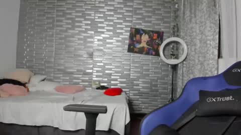 violet online show from 04/17/26, 11:19