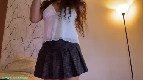 Snapshot of kittyand chatting on 03/18/26, 02:04 Kitty black hair 19 years Isa red hair18 years John 21 years online show from 03/18/26, 02:04