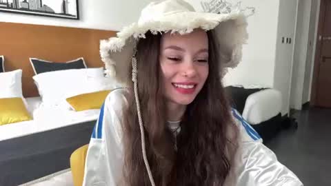 Snapshot of kittybaeray chatting on 07/19/26, 07:12 Rayna online show from 07/19/26, 07:12