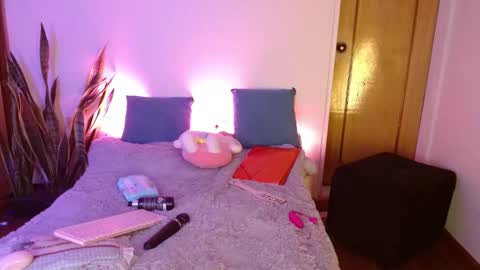 Snapshot of kittycatw chatting on 09/23/25, 06:05 LAURA help me reach 100likes online show from 09/23/25, 06:05