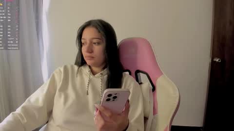 Snapshot of kittyfeet2 chatting on 02/07/26, 06:44 kitty online show from 02/07/26, 06:44