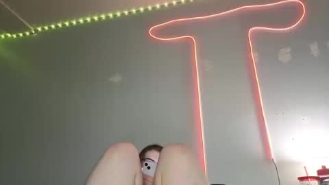 Snapshot of kittykat_1999 chatting on 10/19/25, 03:29 kittykat 1999 online show from 10/19/25, 03:29