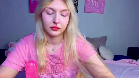 Snapshot of kittykendall chatting on 05/07/26, 04:45 kittykendall online show from 05/07/26, 04:45