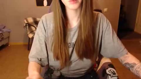 KittyloveMoon online show from 04/12/26, 08:47