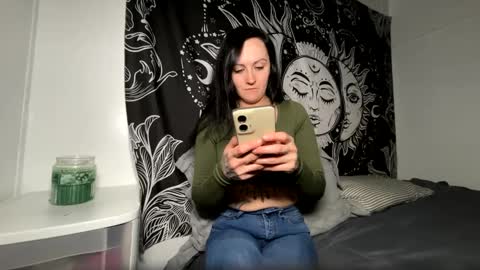 Snapshot of kittywet1994 chatting on 02/14/25, 01:02 Kitty online show from 02/14/25, 01:02