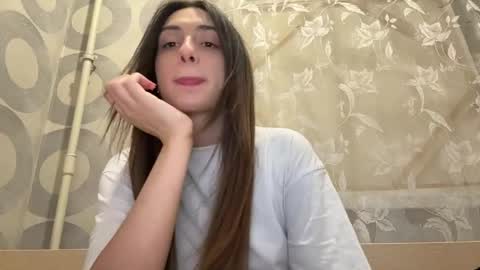 Snapshot of kittyymoonnn chatting on 05/21/26, 11:56 Emma online show from 05/21/26, 11:56