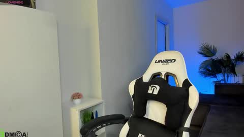 Snapshot of kivaa_rice chatting on 02/16/26, 01:02 Kivaa Rice GTM2 0300am-945am Mon Wed Thu Fri Sat. online show from 02/16/26, 01:02