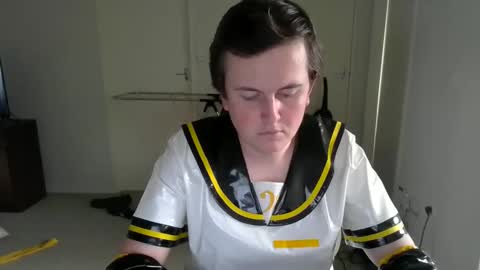 kiwi_twink21 online show from 10/11/25, 03:06