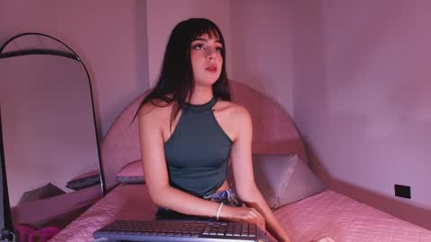 Snapshot of kkira_doll chatting on 04/26/26, 12:03 Kkira online show from 04/26/26, 12:03