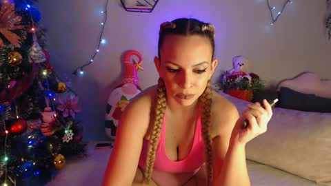 Snapshot of klaras_xxx chatting on 12/13/24, 01:26 Klara online show from 12/13/24, 01:26