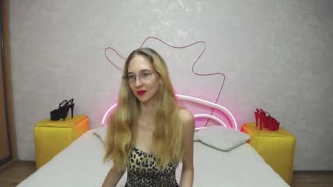 Klary online show from 09/19/25, 04:14