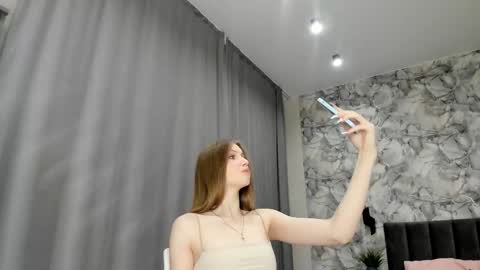 Snapshot of kleo_patr4 chatting on 12/02/25, 02:06 Trina online show from 12/02/25, 02:06