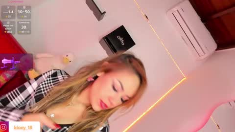 Snapshot of kloey_hoot chatting on 01/04/25, 11:38 Kloey online show from 01/04/25, 11:38