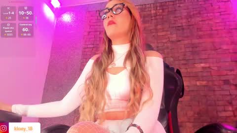 Snapshot of kloey_hoot chatting on 09/13/25, 09:03 Kloey online show from 09/13/25, 09:03