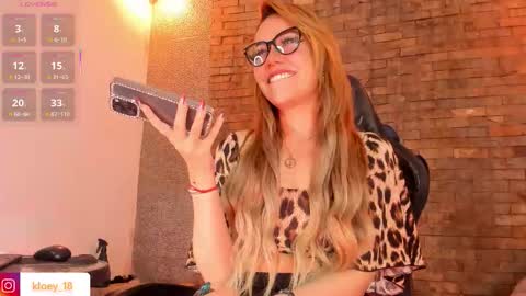 Snapshot of kloey_hoot chatting on 10/10/25, 04:11 Kloey online show from 10/10/25, 04:11