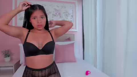 Snapshot of klooe_mei chatting on 09/17/25, 10:11 klooe online show from 09/17/25, 10:11