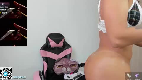 Snapshot of kmipearl chatting on 03/03/26, 12:00 Camila Reyes online show from 03/03/26, 12:00