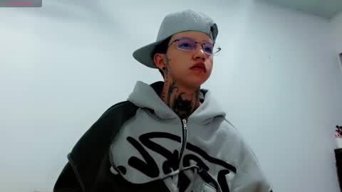 Snapshot of kng_nico1 chatting on 11/17/25, 03:23 kng_nico1 online show from 11/17/25, 03:23