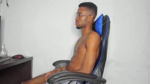 Snapshot of kofi_exotic_ chatting on 12/08/24, 02:18 kofi online show from 12/08/24, 02:18