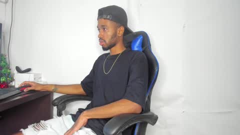 Snapshot of kofi_exotic_ chatting on 12/25/24, 01:31 kofi online show from 12/25/24, 01:31