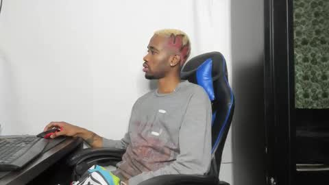 Snapshot of kofi_exotic_ chatting on 11/20/25, 05:01 kofi online show from 11/20/25, 05:01