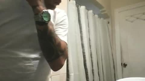 Snapshot of koma_kock_boi chatting on 10/17/25, 02:37 koma_kock_boi online show from 10/17/25, 02:37