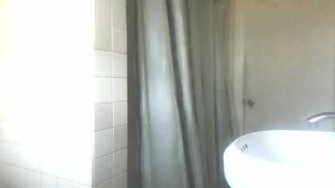 Snapshot of koma_kock_boi chatting on 10/21/25, 12:44 koma_kock_boi online show from 10/21/25, 12:44