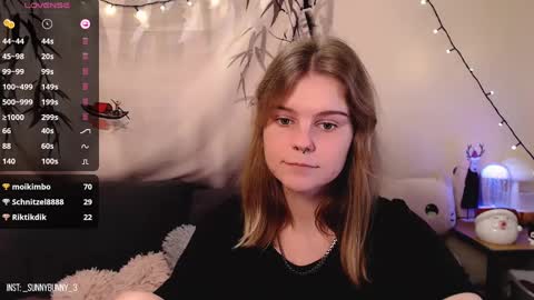 Snapshot of komorebbi chatting on 12/27/24, 02:47 Marta online show from 12/27/24, 02:47