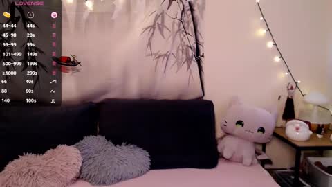 Snapshot of komorebbi chatting on 01/01/25, 08:35 Marta online show from 01/01/25, 08:35