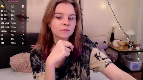 Snapshot of komorebbi chatting on 01/11/25, 10:18 Marta online show from 01/11/25, 10:18