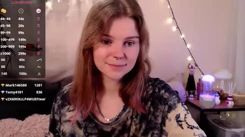 Snapshot of komorebbi chatting on 01/19/25, 06:00 Marta online show from 01/19/25, 06:00