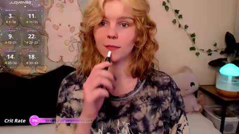 Snapshot of komorebbi chatting on 05/13/26, 11:00 Marta online show from 05/13/26, 11:00